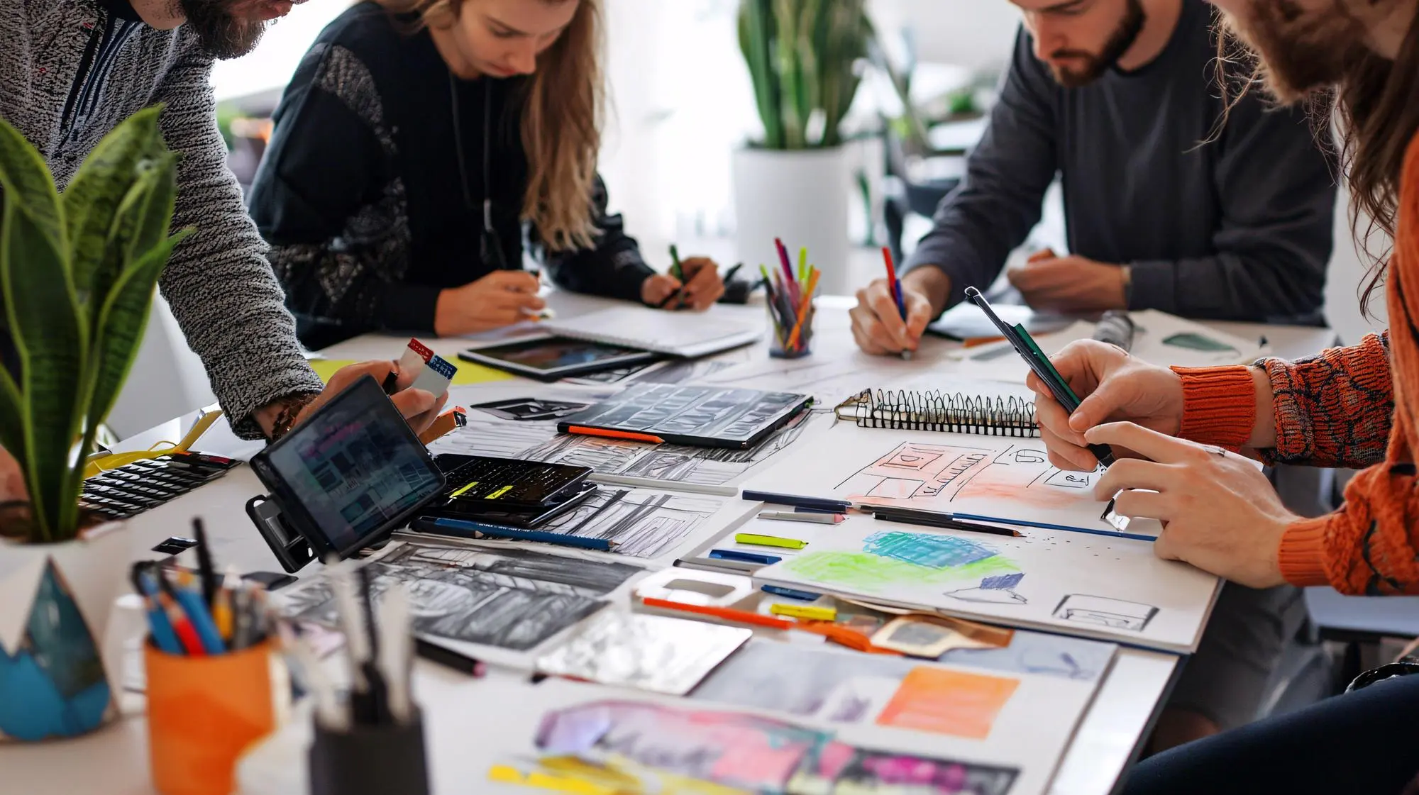 Team bei der kreativen Webentwicklung und Planung digitaler Konzepte